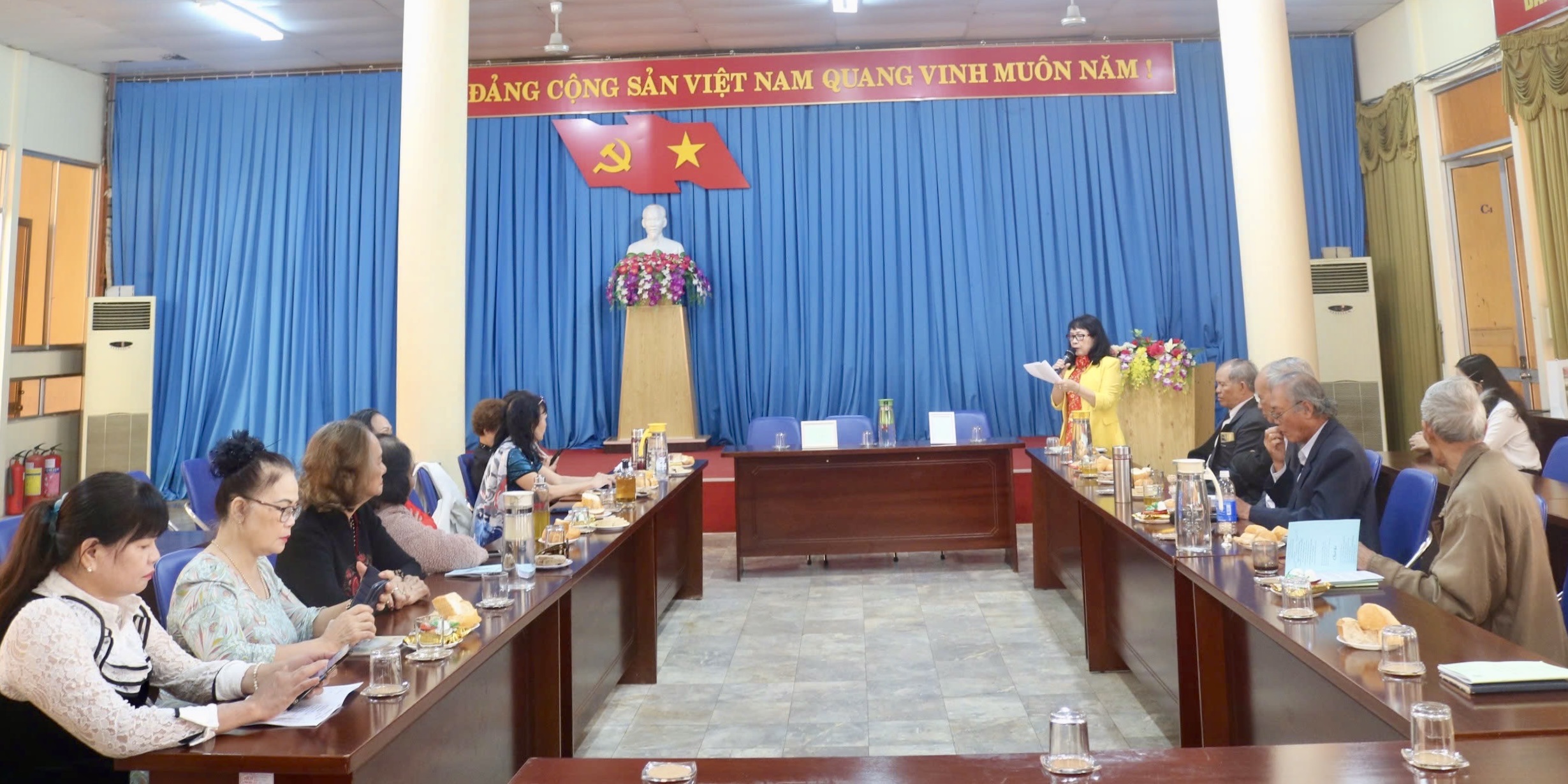 Câu lạc bộ Thơ Đam San gặp mặt, sinh hoạt nhân Ngày Thơ Việt Nam 2025